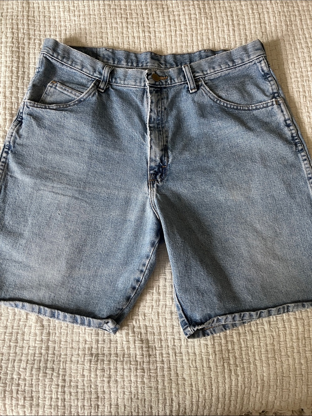 Wrangler Light Blue Denim Shorts – Classic Five-Pocket Style